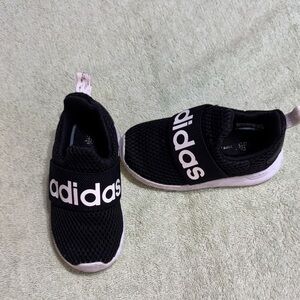 Cute Toddler Kids  Adidas Lite Racer Black and White Slip On Sneakers US Size 6K